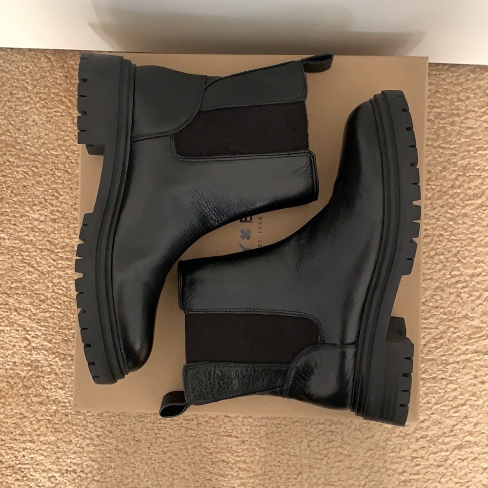 NWT Lucky Brand Black Leather Lug Sole Boot Bhrett